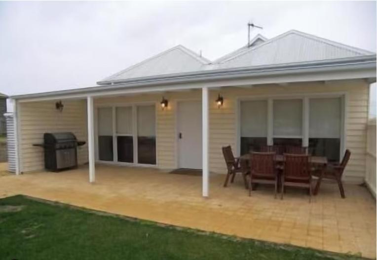 Surfside Holiday Park Warrnambool Exterior photo